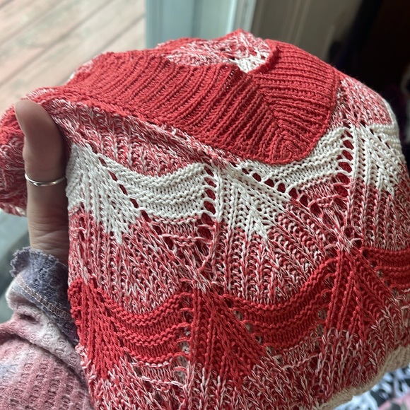 Easel V neck sweater lightweight muted red/white bell sleeve. sz Small - Picture 8 of 8